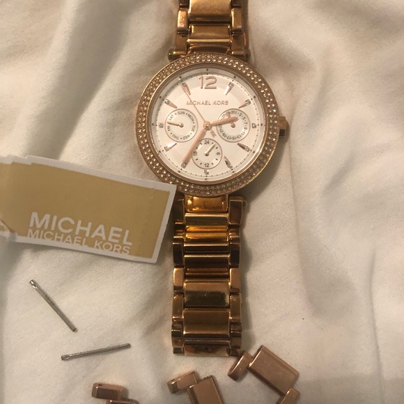 gold Micheal Kors watch - Picture 2 of 4